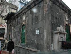 Ecdada vefa, tarihe saygı